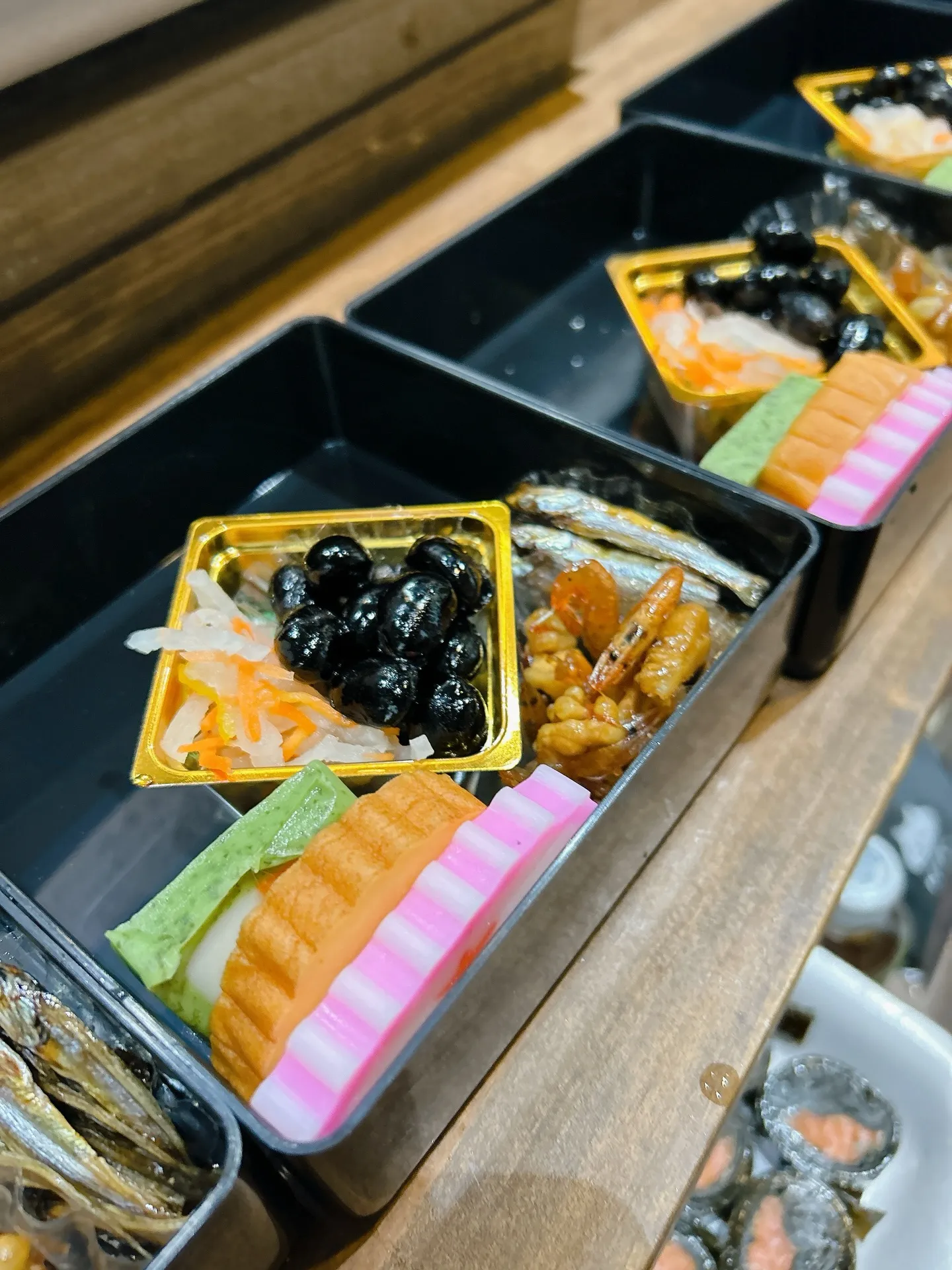 おせちを詰め始めました！