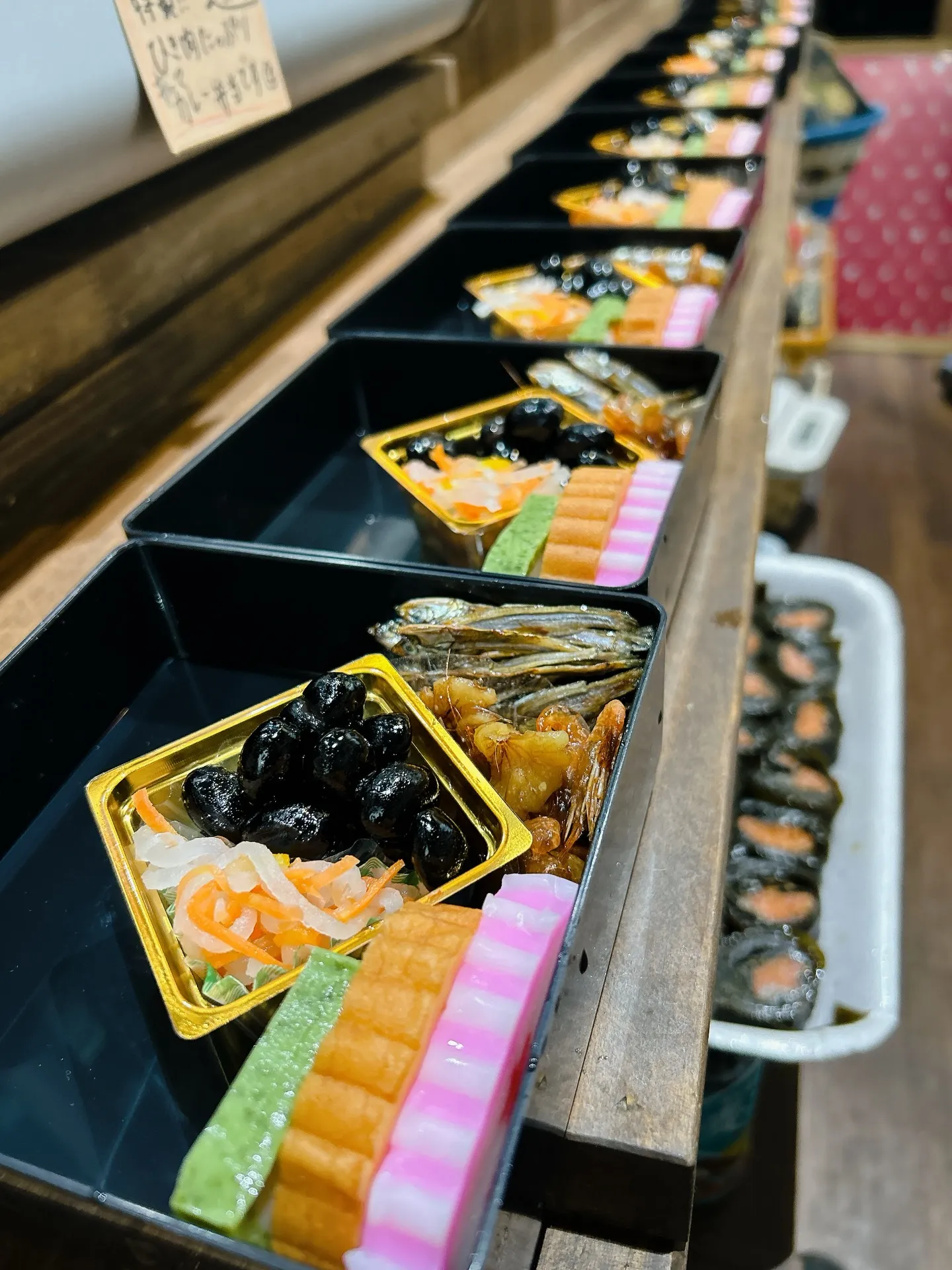 おせちを詰め始めました！