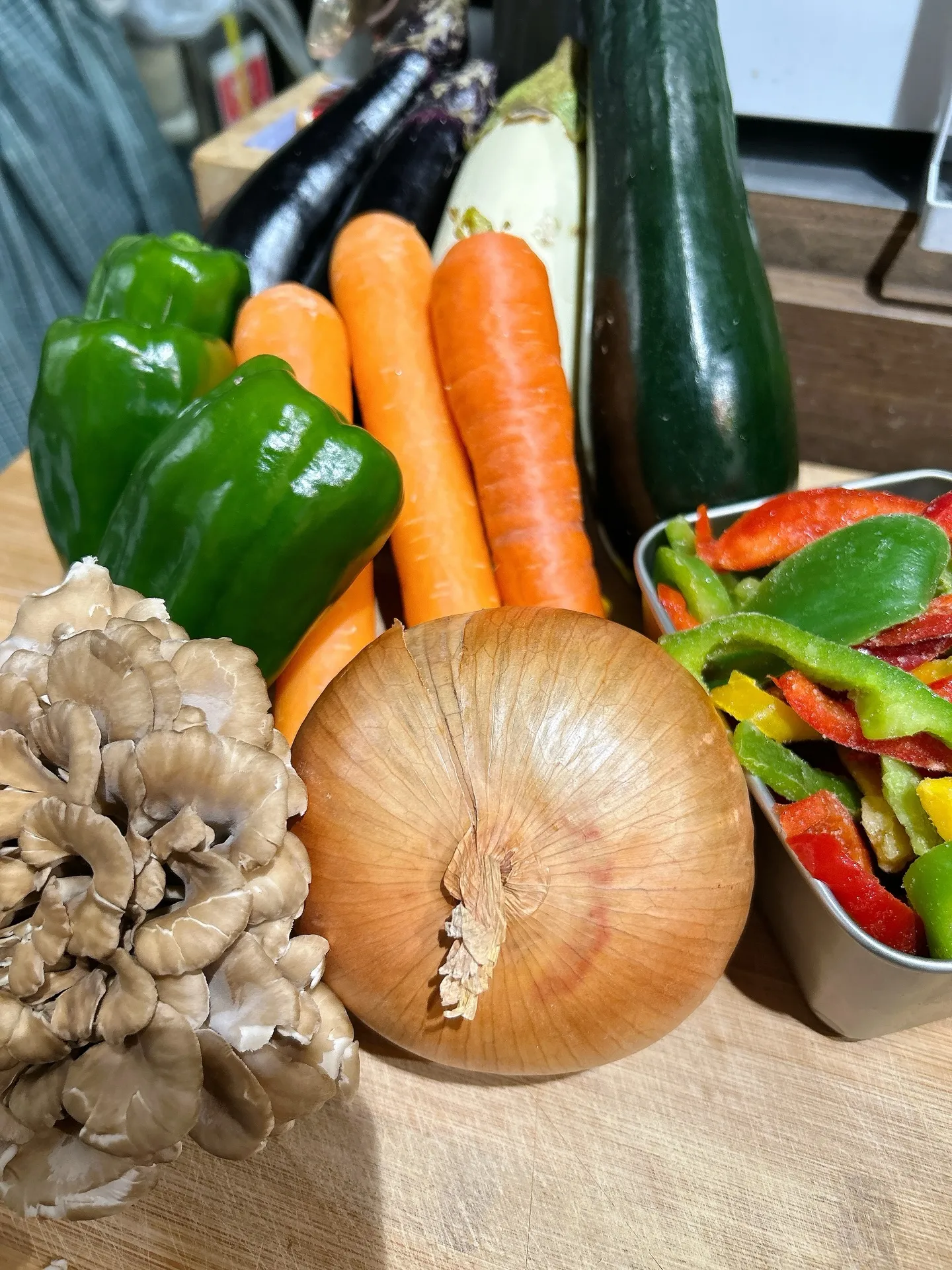 明日のカレーの準備中
