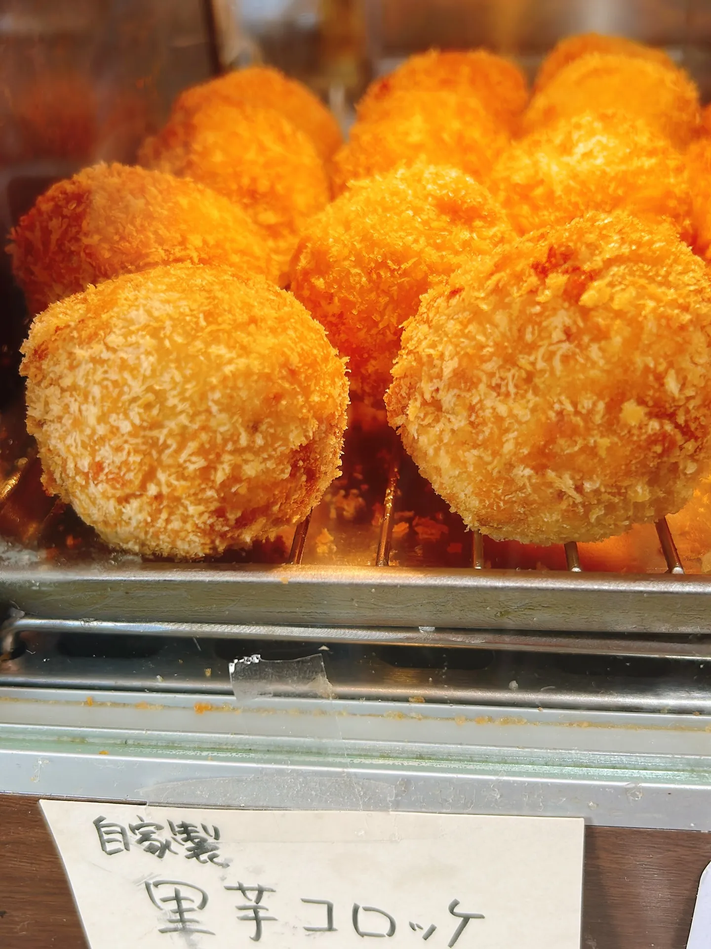 里芋のコロッケ美味しく揚がっています!
